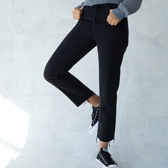 New PacSun Eco Black High Waisted Raw Hem 100% cotton Straight Leg Jeans - Picture 3 of 9
